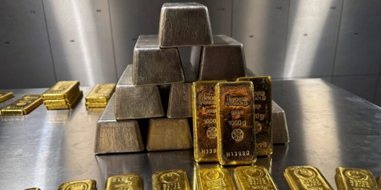 Χρυσός και ασήμι σπάνε ρεκόρ – Οι επενδυτές στρέφονται στα πολύτιμα μέταλλα