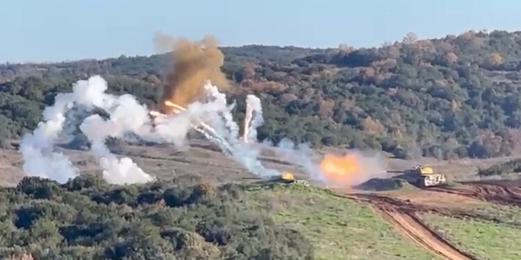 Ένοπλες Δυνάμεις: Εντυπωσιακά πλήγματα αρμάτων μάχης, ελικοπτέρων και αεροσκαφών στην στρατιωτική άσκηση «Golden Lion-25»