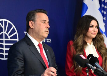 Στην ατζέντα της συνάντησης Παπασταύρου – Γκιλφόιλ ενέργεια, LNG και Κάθετος Διάδρομος