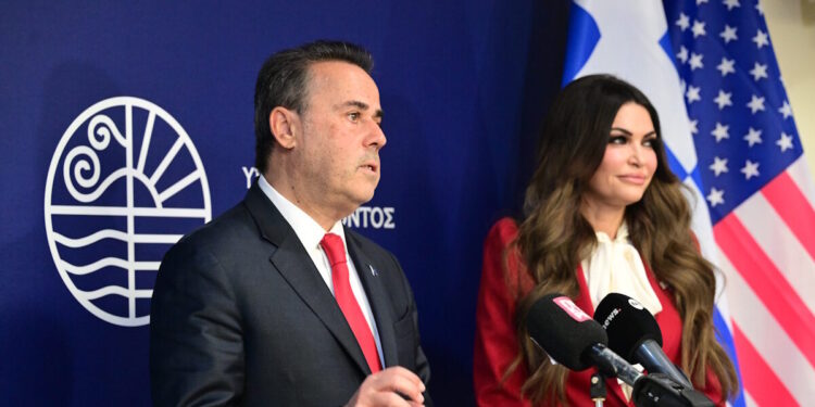 Στην ατζέντα της συνάντησης Παπασταύρου – Γκιλφόιλ ενέργεια, LNG και Κάθετος Διάδρομος