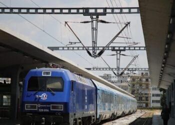 Η Hellenic Train διακόπτει τα δρομολόγια μεταξύ Λάρισας και Λειανοκλαδίου λόγω της υπερχείλισης του ποταμού Ενιπέα
