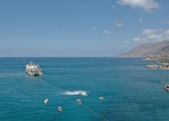 Εξοικονόμηση άνω των 700 εκατ. ευρώ από τη λειτουργία της ηλεκτρικής διασύνδεσης Κρήτης – Πελοποννήσου