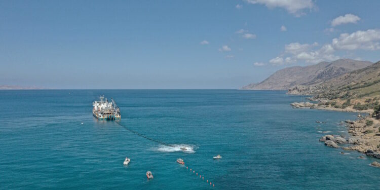 Εξοικονόμηση άνω των 700 εκατ. ευρώ από τη λειτουργία της ηλεκτρικής διασύνδεσης Κρήτης – Πελοποννήσου