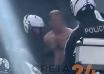 Ηράκλειο: Ημίγυμνος άνδρας κυνηγούσε με μαχαίρι πελάτες και υπαλλήλους σε σούπερ μάρκετ
