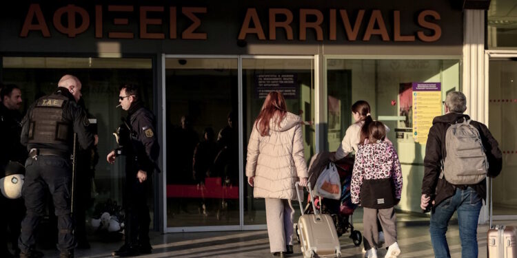 Αγρότες: Κλειστό το αεροδρόμιο Χανιών λόγω των κινητοποιήσεων – Μέχρι τις 11 το βράδυ οι πτήσεις στο «Ν. Καζαντζάκης» στο Ηράκλειο