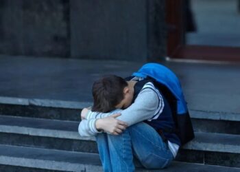 Θεσσαλονίκη: 55χρονη κατηγορείται ότι βίαζε τον γιο της οικιακής βοηθού της από την ηλικία των 9 ετών