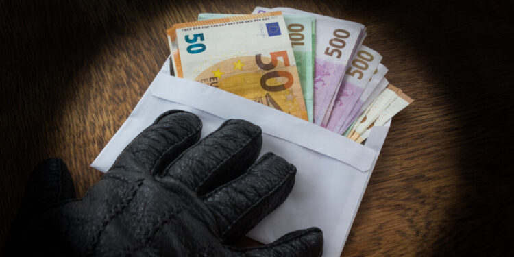 Σοκ και «ΔΕΟΣ»: Ο νέος ελεγκτικός μηχανισμός της ΑΑΔΕ που θα αντιμετωπίσει το λαθρεμπόριο και τη διαφθορά