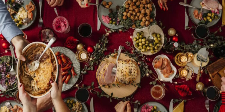 Χριστουγεννιάτικο τραπέζι: Θα κοστίσει μέχρι 160 ευρώ – Αύξηση έως 7,1%