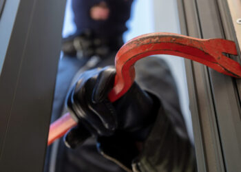 Χανιά: Απείλησαν με μαχαίρι 55χρονο μέσα στο σπίτι του – Του έκλεψαν χρήματα, αυτοκίνητο και εξαφανίστηκαν