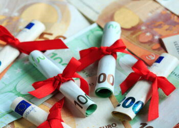 Χριστουγεννιάτικη φορολοταρία: 100.000 ευρώ σε 12 τυχερούς – Δείτε εάν κερδίσατε