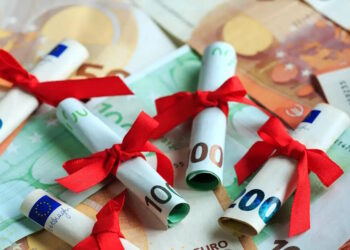 Δώρο Χριστουγέννων 2025: Τι ισχύει για τους μισθωτούς του ιδιωτικού τομέα