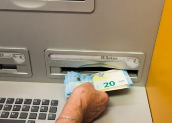 Όλες οι αλλαγές στους φόρους για αγρότες, συνταξιούχους και μισθωτούς το 2026: Μισός ΕΝΦΙΑ και νέα αύξηση στον κατώτατο μισθό