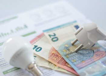 Ηλεκτρικό ρεύμα: Σταθερή η εικόνα στα επαγγελματικά τιμολόγια το Δεκέμβριο – Δείτε όλες τις τιμές