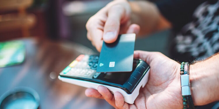 IRIS παντού: Οι άμεσες πληρωμές αλλάζουν την καθημερινή οικονομική δραστηριότητα στην Ελλάδα