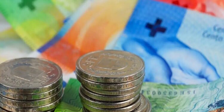 Μετατροπή των δανείων ελβετικού φράγκου σε ευρώ και «κούρεμα» έως 50% – Τι προβλέπει η τροπολογία