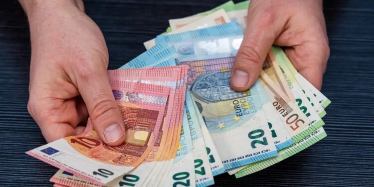 Αλλάζει το τοπίο σε φόρους και μισθούς το 2026 – Τι φέρνει το νέο έτος στους πολίτες