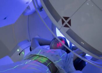 Ακτινοθεραπεία: Το 2026 έτος-ορόσημο για τους ογκολογικούς ασθενείς με 15 νέα μηχανήματα στο ΕΣΥ