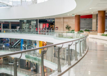 Η καταναλωτική δαπάνη στις ΗΠΑ επιβραδύνεται τον Σεπτέμβριο καθώς οι τιμές παραμένουν υψηλές