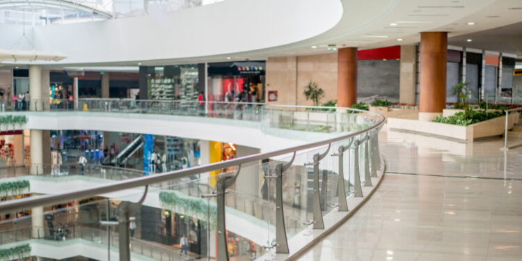 Η καταναλωτική δαπάνη στις ΗΠΑ επιβραδύνεται τον Σεπτέμβριο καθώς οι τιμές παραμένουν υψηλές