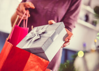 Klarna: Το 95,1% των Ελλήνων δηλώνει ότι η ακρίβεια θα επηρεάσει τις χριστουγεννιάτικες αγορές τους