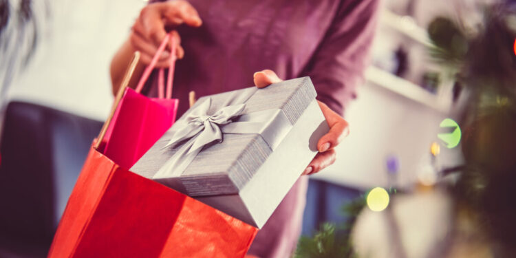 Klarna: Το 95,1% των Ελλήνων δηλώνει ότι η ακρίβεια θα επηρεάσει τις χριστουγεννιάτικες αγορές τους