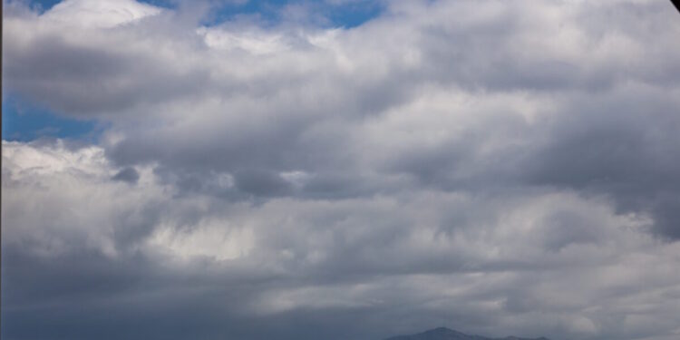 Καιρός σήμερα: Ασθενείς βροχές και θερμοκρασία έως 21 βαθμούς σε Δωδεκάνησα και Κρήτη