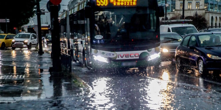 Καιρός αύριο: Η κακοκαιρία Byron φέρνει βροχές, καταιγίδες και ισχυρούς ανέμους – Έντονα φαινόμενα σε Αττική και Θεσσαλονίκη