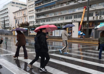 Καιρός αύριο: Καταιγίδες και πτώση θερμοκρασίας – Ισχυρά φαινόμενα στην Κρήτη – Βελτίωση στα δυτικά και βόρεια