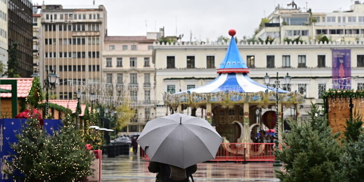 Καιρός γιορτών: Βροχές τα Χριστούγεννα – Σταδιακή βελτίωση μέχρι την πρωτοχρονιά, πτώση της θερμοκρασίας