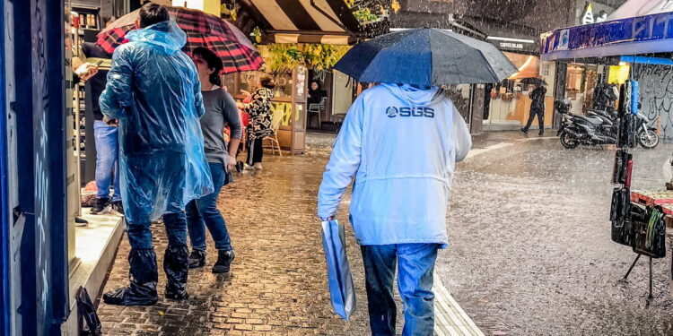 Καιρός σήμερα: Βροχερά Χριστούγεννα με καταιγίδες σε πολλές περιοχές της χώρας – Χιόνια στα βόρεια ηπειρωτικά ορεινά