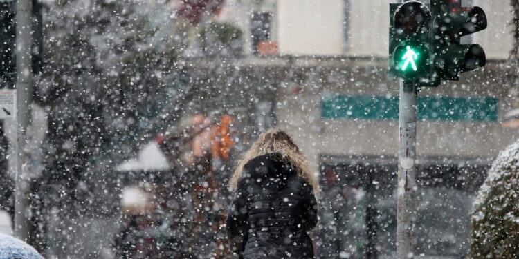 Καιρός: Τσουχτερό κρύο και χιόνια στην Αττική την Παραμονή Πρωτοχρονιάς και την πρώτη ημέρα του 2026 – Αναλυτική πρόγνωση