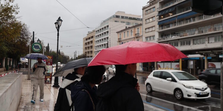 Καιρός αύριο: Τοπικές βροχές στην Αττική και καταιγίδες σε Πελοπόννησο, Κρήτη, Κυκλάδες και Δωδεκάνησα