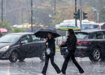 Καιρός – Meteo: Μεγάλα ύψη βροχής στα δυτικά και την Αττική παραμονή Χριστουγέννων, 78 χιλιοστά νερού στη Δάφνη