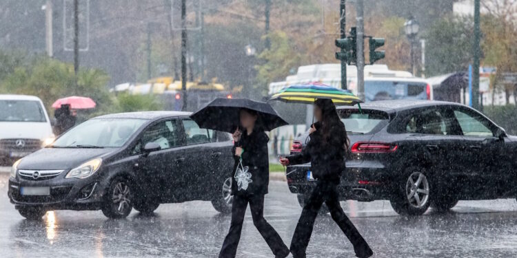 Καιρός – Meteo: Μεγάλα ύψη βροχής στα δυτικά και την Αττική παραμονή Χριστουγέννων, 78 χιλιοστά νερού στη Δάφνη