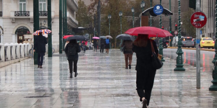 Καιρός σήμερα: Βροχές και πτώση της θερμοκρασίας στο μεγαλύτερο μέρος της χώρας – Καταιγίδες σε Πελοπόννησο και στα νησιά