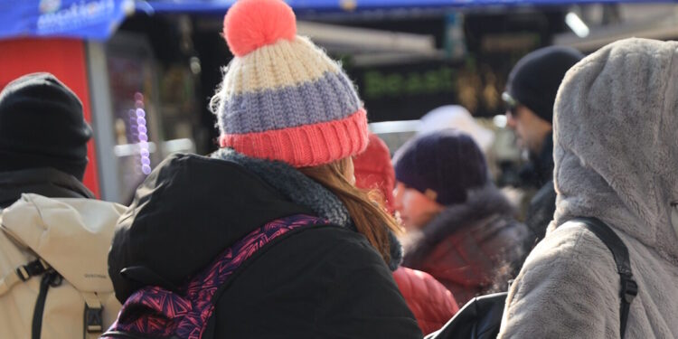 Καιρός σήμερα: Τσουχτερό κρύο και χιονοπτώσεις στα ορεινά