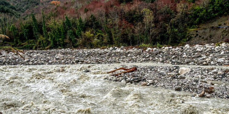 Η κακοκαιρία Byron σφυροκοπά την Εύβοια: «Θάφτηκαν» στη λάσπη χωριά, φούσκωσαν ποτάμια – Προβλήματα και στη Χαλκίδα
