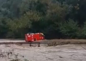 Η κακοκαιρία Byron «βυθίζει» την χώρα: Δεκάδες επιχειρήσεις απεγκλωβισμού στην Ανατολική Μάνη – Σε κόκκινο συναγερμό 8 περιφέρειες