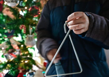 Πάτρα: Παιδιά πήγαν να πουν τα κάλαντα και ζήτησαν να πληρωθούν μέσω IRIS