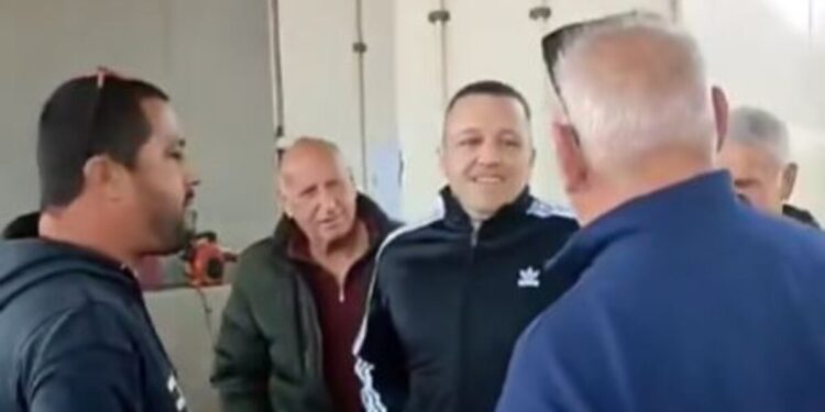 Ο Ηλίας Κασιδιάρης πήρε άδεια από τις φυλακές και βρέθηκε στα μπλόκα – «Μόνο εσείς έχετε τη δύναμη να φύγει η διαφθορά από την Ελλάδα»