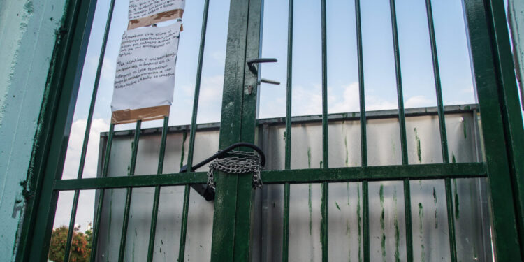 Γλυφάδα: Καταγγελία γονιών για σχολείο «υπό διάλυση»: Παραμένει κλειστό αν και τελείωσε η κατάληψη