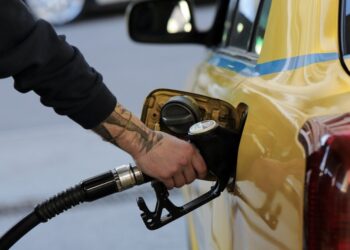 Η Αρχή για το ξέπλυμα μαύρου χρήματος δεσμέυει περιουσιακά στοιχεία 5 εταιριών εμπορίας καυσίμων γιατί σχετίζονται με τη Ρωσία