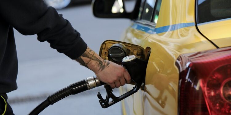 Η Αρχή για το ξέπλυμα μαύρου χρήματος δεσμέυει περιουσιακά στοιχεία 5 εταιριών εμπορίας καυσίμων γιατί σχετίζονται με τη Ρωσία