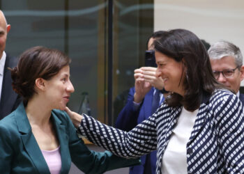 Στις Βρυξέλλες η Κεραμέως – Ενημερώνει ευρωπαϊκό συμβούλιο και Κομισιόν για την συμφωνία κυβέρνησης και κοινωνικών εταίρων