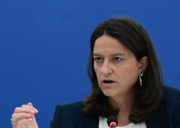 Κεραμέως: Περισσότερες συλλογικές συμβάσεις για υψηλότερους μισθούς και σταθερότητα στην εργασία