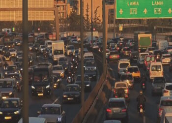 Κίνηση στους δρόμους: Μποτιλιάρισμα χιλιομέτρων στον Κηφισό, στο «κόκκινο» η Κηφισίας και η Μεσογείων