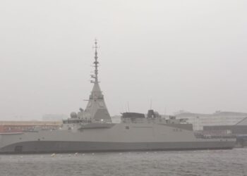 Φρεγάτα «Κίμων»: Δείτε ζωντανά την ύψωση της ελληνικής σημαίας στην Belh@rra στα ναυπηγεία του Λοριάν