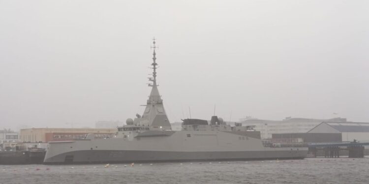Φρεγάτα «Κίμων»: Δείτε ζωντανά την ύψωση της ελληνικής σημαίας στην Belh@rra στα ναυπηγεία του Λοριάν