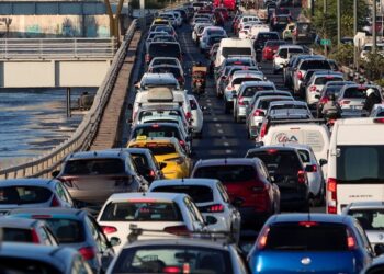 Κίνηση στους δρόμους: Ουρές χιλιομέτρων από τροχαία σε Κηφισό και Αττική Οδό – Στο «κόκκινο» Αθηνών και Κηφισίας