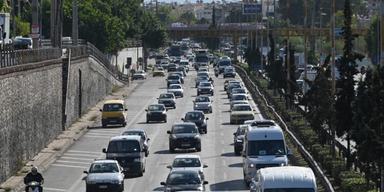 «Χάος» στην Αθηνών – Λαμίας: Έπεσαν πορτοκάλια στον δρόμο, στο ύψος της εξόδου Κηφισιάς